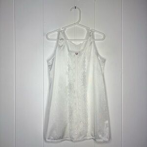 VINTAGE Little Girl’s Nightgown Dress  White Lace Rose Rosette Girl’s Size 6